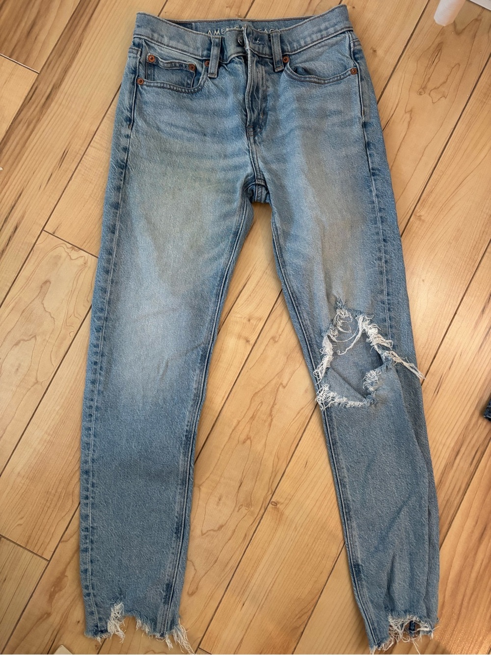 American Eagle Outfitters Light Blue Distressed Skinny Jeans